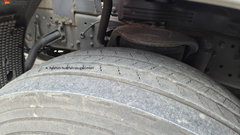 Mercedes-Benz 1833 HIAB Kran, Funk FB Scheckheft gepflegt bei Mercedes - Бортова вантажівка/ Платформа, Вантажівка з маніпулятором: фото 4 Mercedes-Benz 1833 HIAB Kran, Funk FB Scheckheft gepflegt bei Mercedes - Бортова вантажівка/ Платформа, Вантажівка з маніпулятором: фото 4