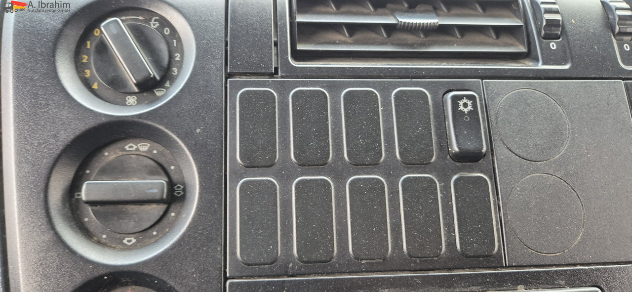 Mercedes-Benz 823 LBW | Radstand 4900 mm | 7.2 m Pritsche Klima | 3 Pedals - Тентований фургон: фото 2 Mercedes-Benz 823 LBW | Radstand 4900 mm | 7.2 m Pritsche Klima | 3 Pedals - Тентований фургон: фото 2