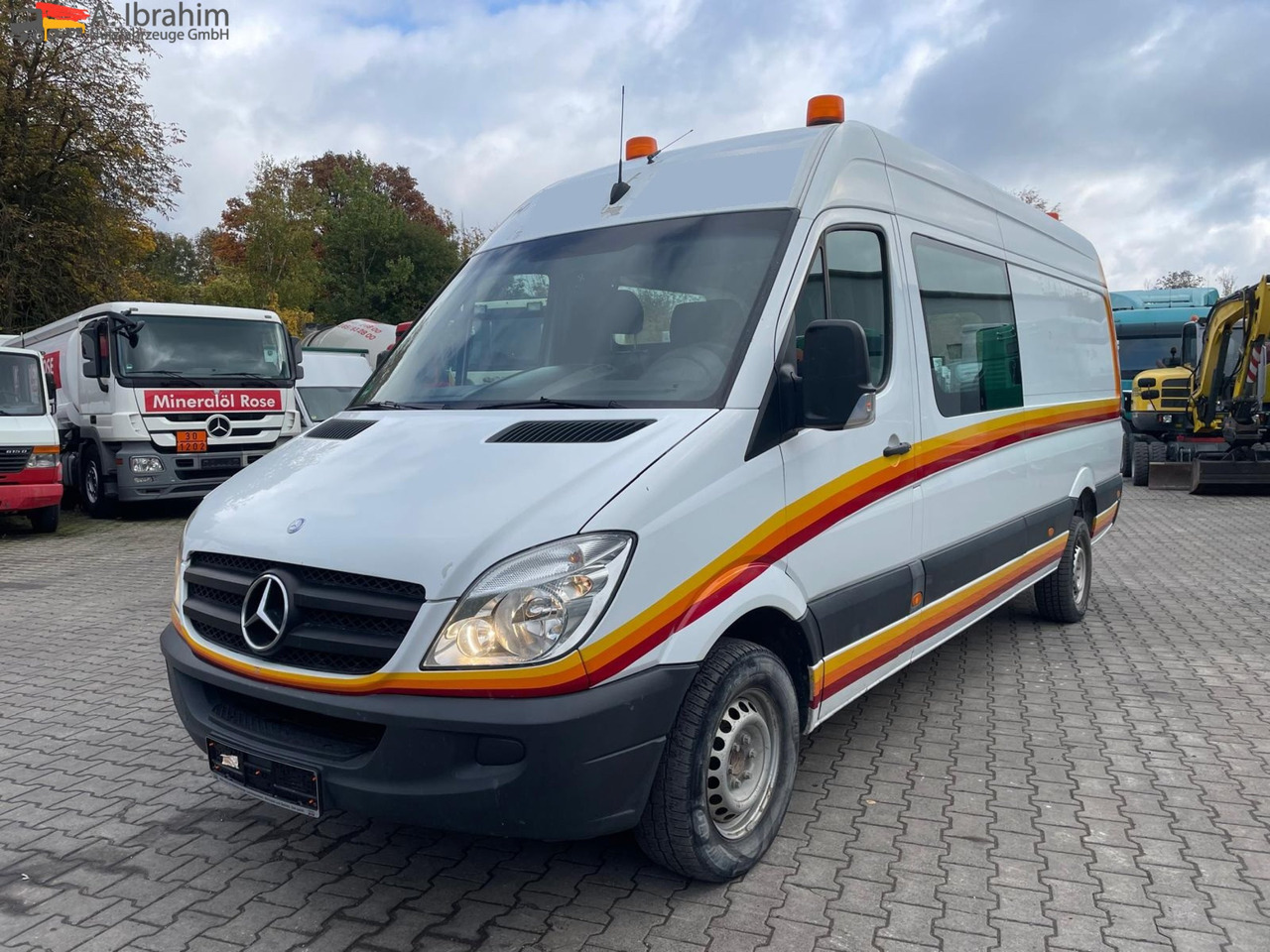 Mercedes-Benz Sprinter DB 319 CDI Geschlossen Kasten | 15 m³ | V6 | 4.5 m Radstand - Суцільнометалевий фургон: фото 1 Mercedes-Benz Sprinter DB 319 CDI Geschlossen Kasten | 15 m³ | V6 | 4.5 m Radstand - Суцільнометалевий фургон: фото 1