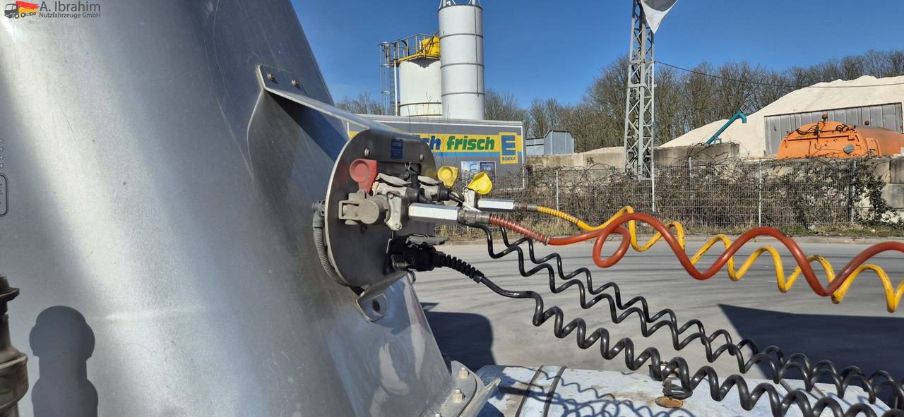 O.M.E.P.S Unfall, voll fahrbereit 35 cbm - Напівпричіп цистерна для сипучих вантажів: фото 2 O.M.E.P.S Unfall, voll fahrbereit 35 cbm - Напівпричіп цистерна для сипучих вантажів: фото 2