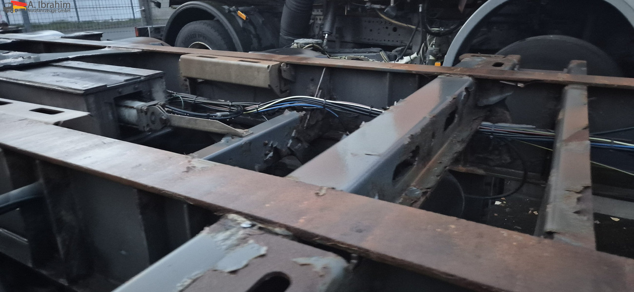 Schmitz SCF24 2x20,30,40,45 ft Multichassis, ausziehbar - Контейнеровоз/ Змінний кузов напівпричіп: фото 3 Schmitz SCF24 2x20,30,40,45 ft Multichassis, ausziehbar - Контейнеровоз/ Змінний кузов напівпричіп: фото 3