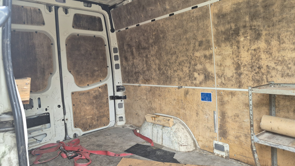 VW Crafter 2.5 Diesel Rost ja, technisch super, HU neu 01 2025 - Суцільнометалевий фургон: фото 4 VW Crafter 2.5 Diesel Rost ja, technisch super, HU neu 01 2025 - Суцільнометалевий фургон: фото 4