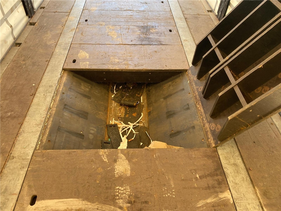 Тентований напівпричіп SCHMITZ CARGOBULL: фото 13 Тентований напівпричіп SCHMITZ CARGOBULL: фото 13