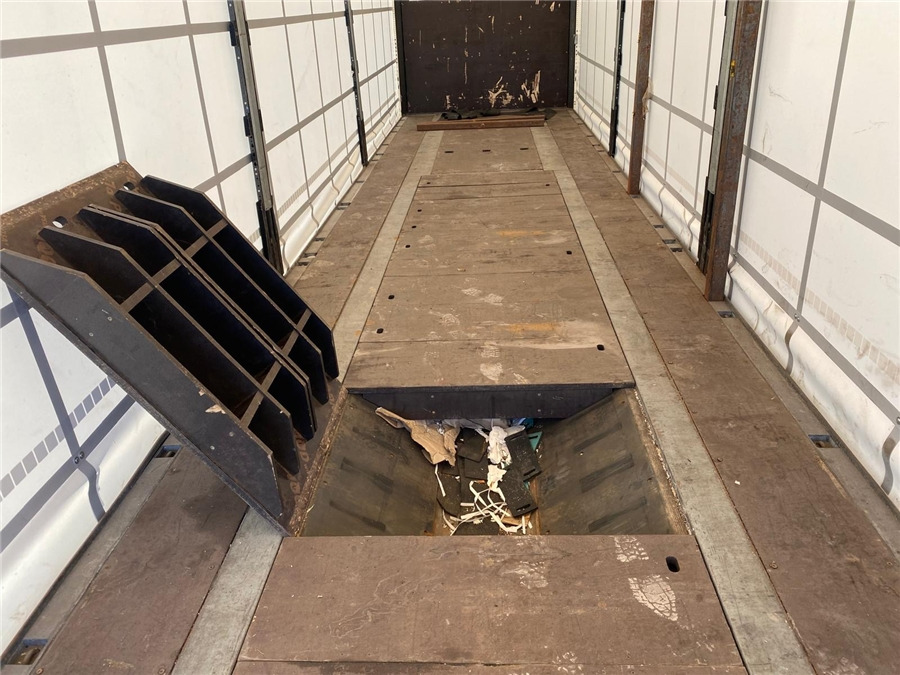 Тентований напівпричіп SCHMITZ CARGOBULL: фото 14 Тентований напівпричіп SCHMITZ CARGOBULL: фото 14