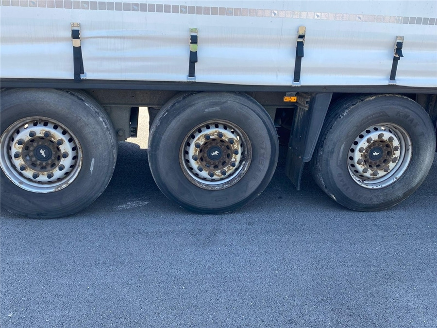 Тентований напівпричіп SCHMITZ CARGOBULL: фото 16 Тентований напівпричіп SCHMITZ CARGOBULL: фото 16