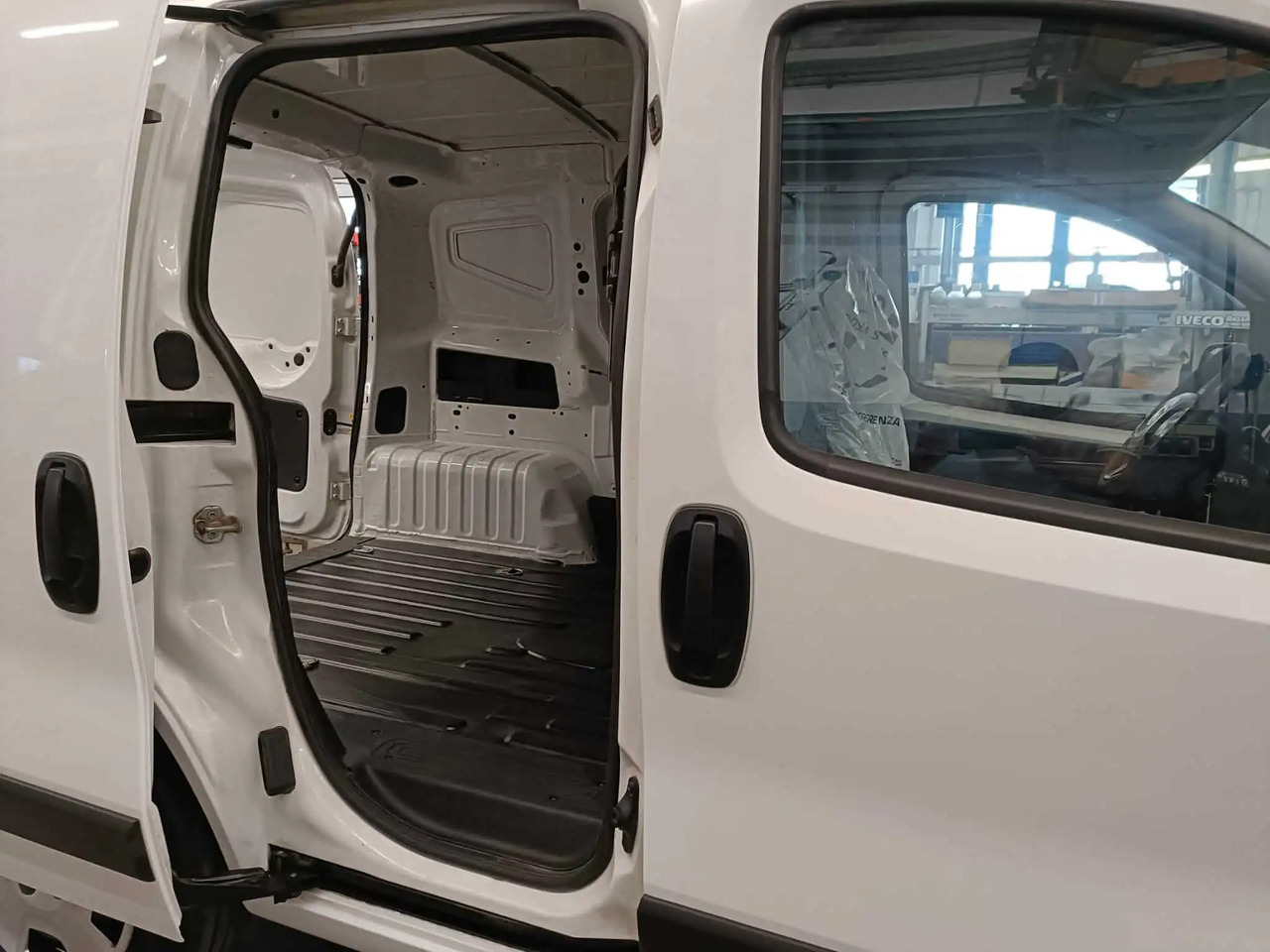 FIAT FIORINO SX - Суцільнометалевий фургон: фото 5 FIAT FIORINO SX - Суцільнометалевий фургон: фото 5