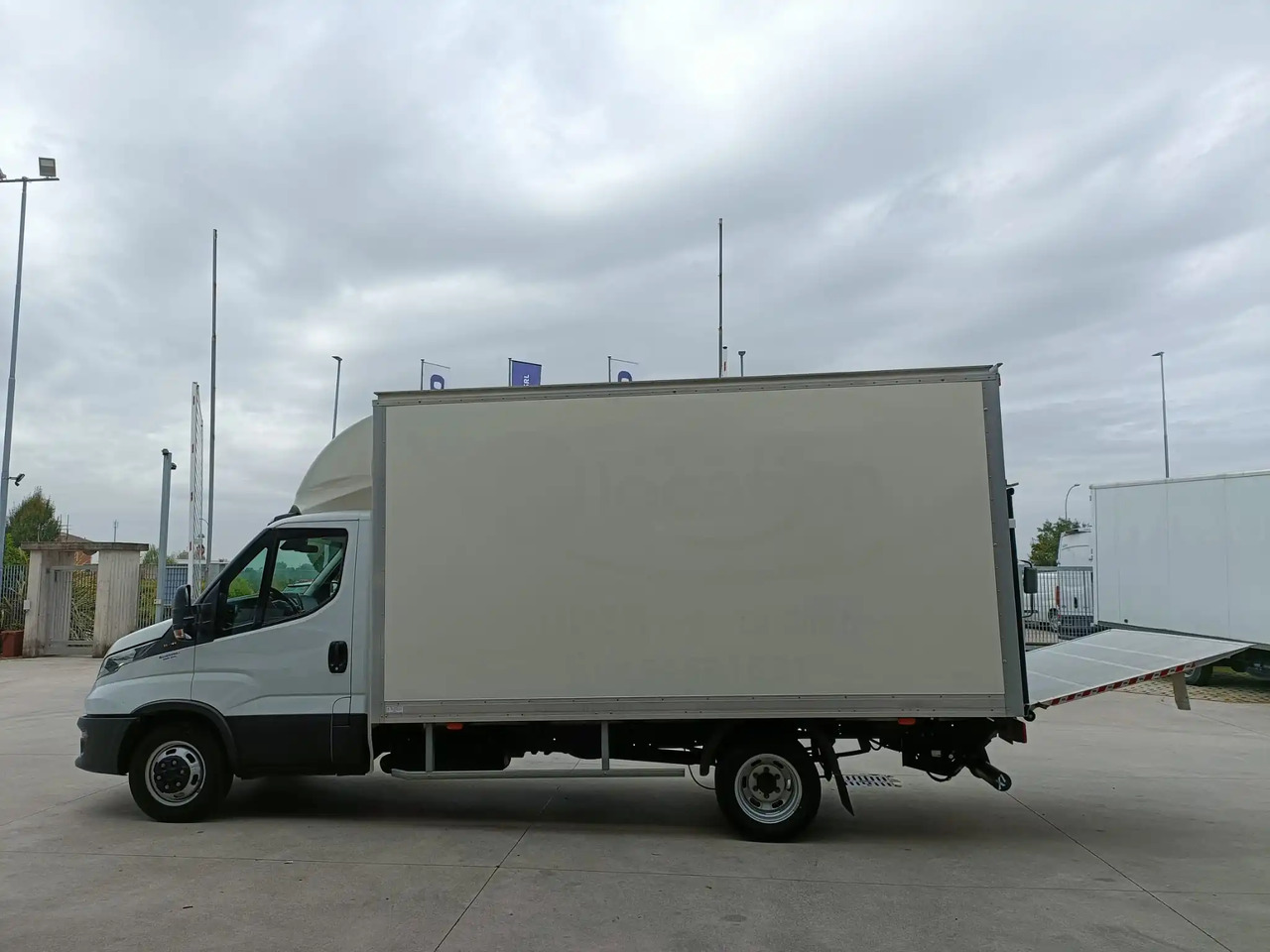 IVECO DAILY 35C16 3.0 - Фургон з закритим кузовом: фото 2 IVECO DAILY 35C16 3.0 - Фургон з закритим кузовом: фото 2