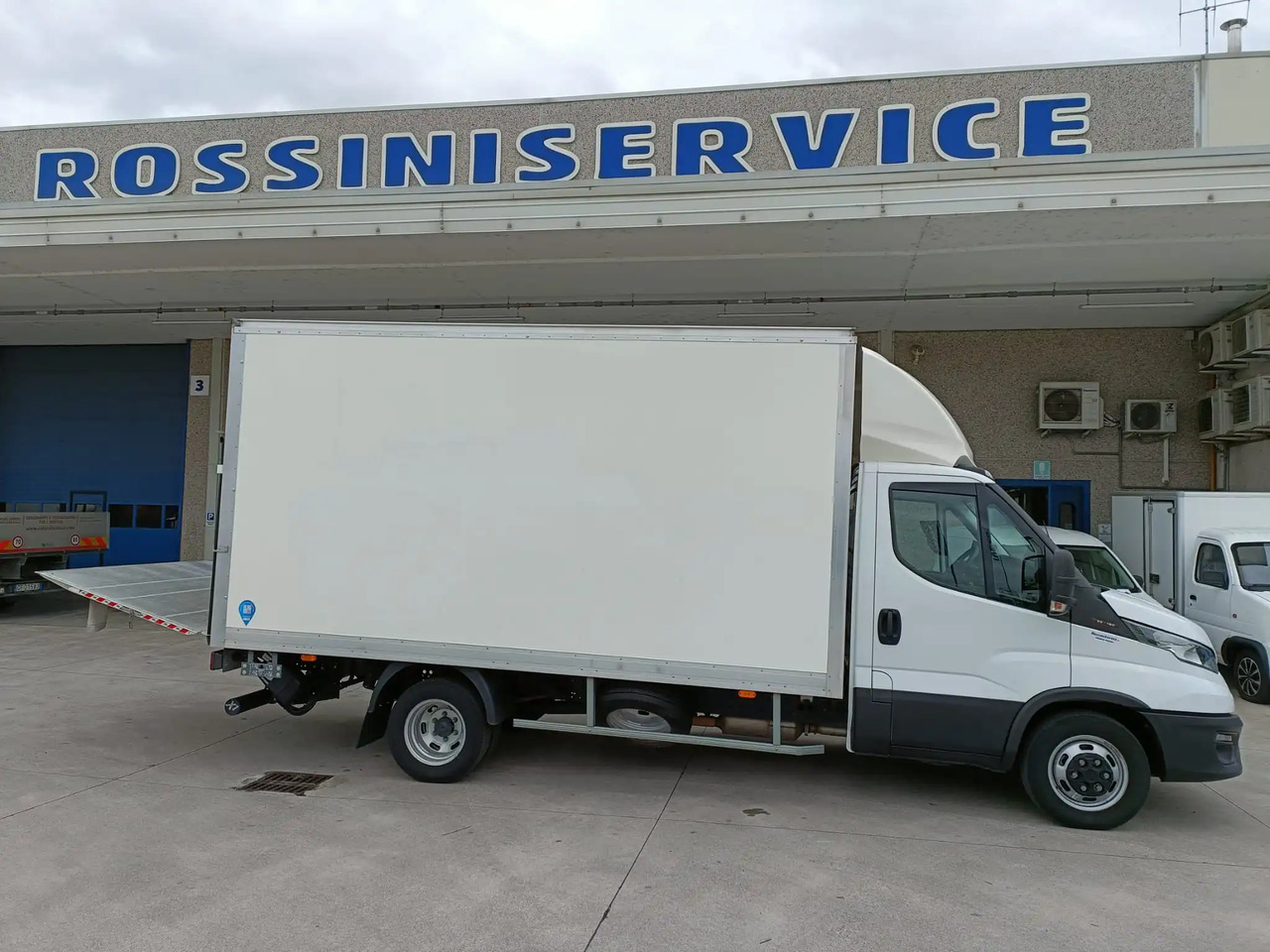 IVECO DAILY 35C16 3.0 - Фургон з закритим кузовом: фото 4 IVECO DAILY 35C16 3.0 - Фургон з закритим кузовом: фото 4