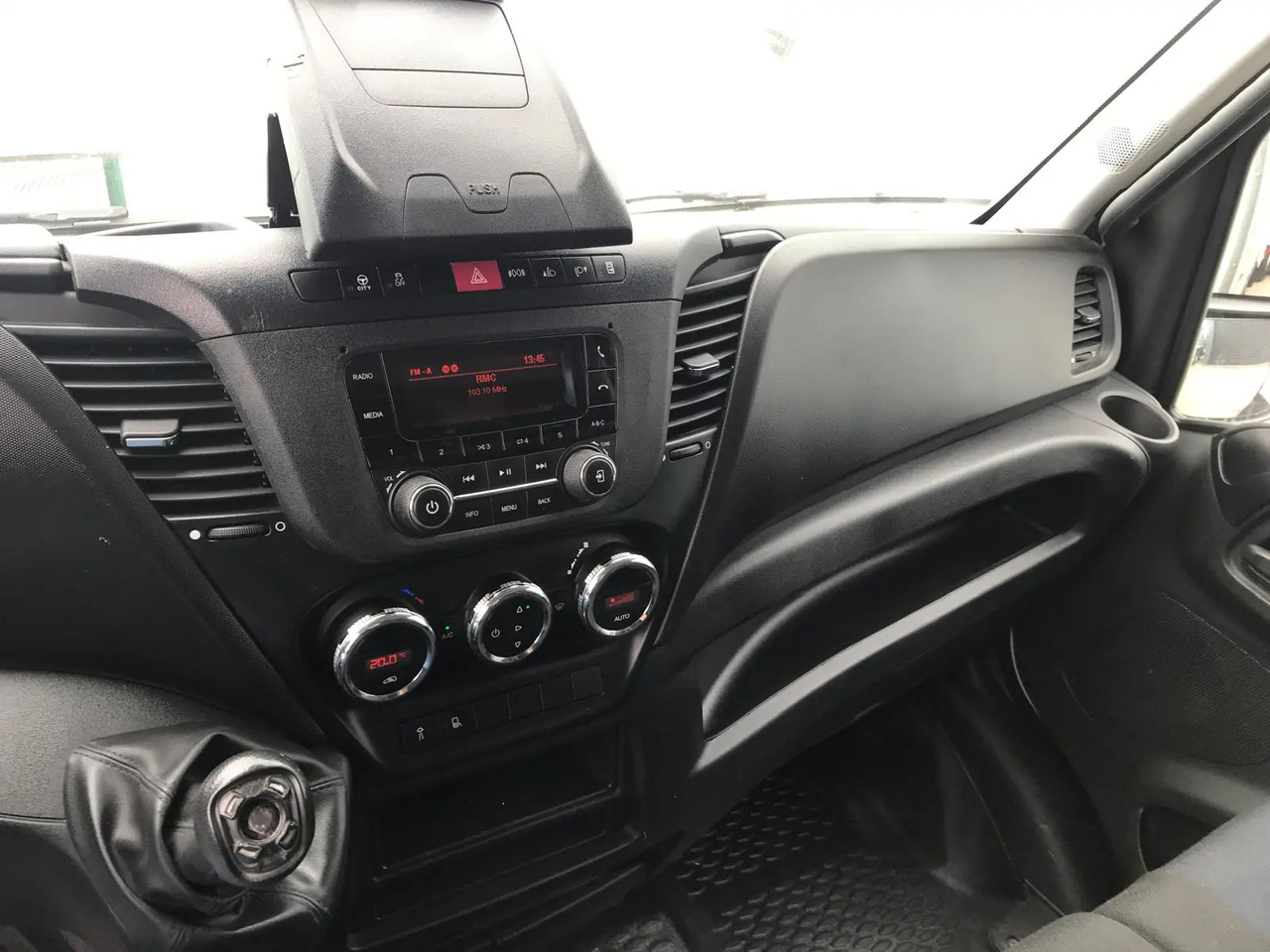 IVECO DAILY 35C16 CC 3000 - Тентований фургон: фото 4 IVECO DAILY 35C16 CC 3000 - Тентований фургон: фото 4