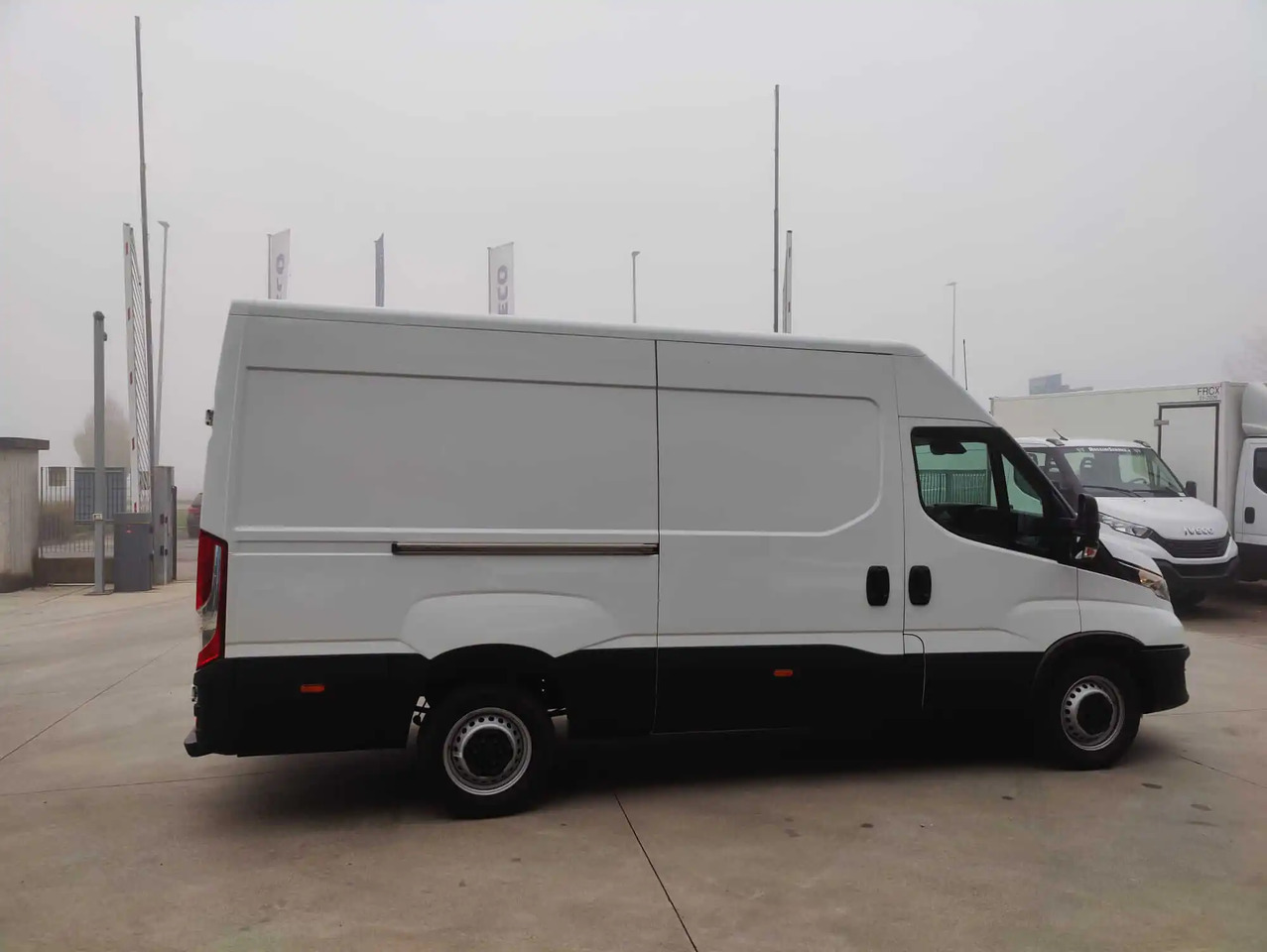 IVECO DAILY 35S14 3520L LH2 - Суцільнометалевий фургон: фото 3 IVECO DAILY 35S14 3520L LH2 - Суцільнометалевий фургон: фото 3