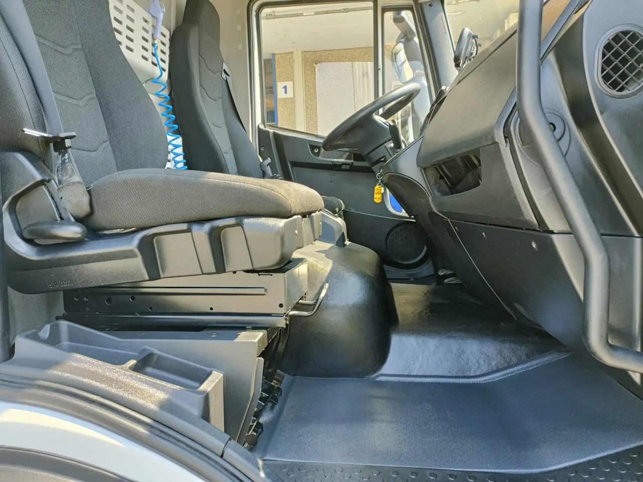 IVECO EUROCARGO 120E19P - Вантажівка шасі: фото 2 IVECO EUROCARGO 120E19P - Вантажівка шасі: фото 2