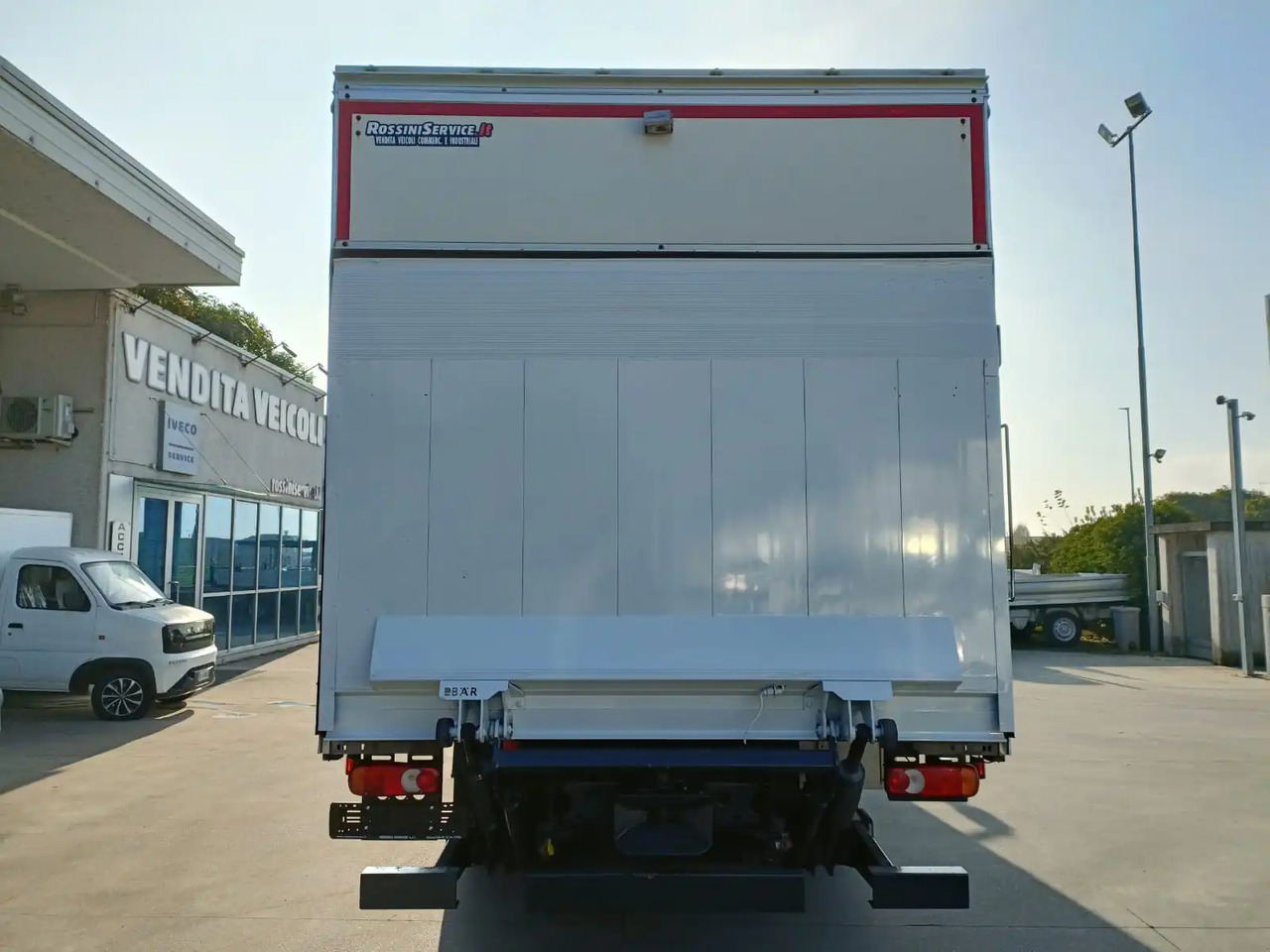 IVECO EUROCARGO 140E28P - Тентована вантажівка: фото 4 IVECO EUROCARGO 140E28P - Тентована вантажівка: фото 4
