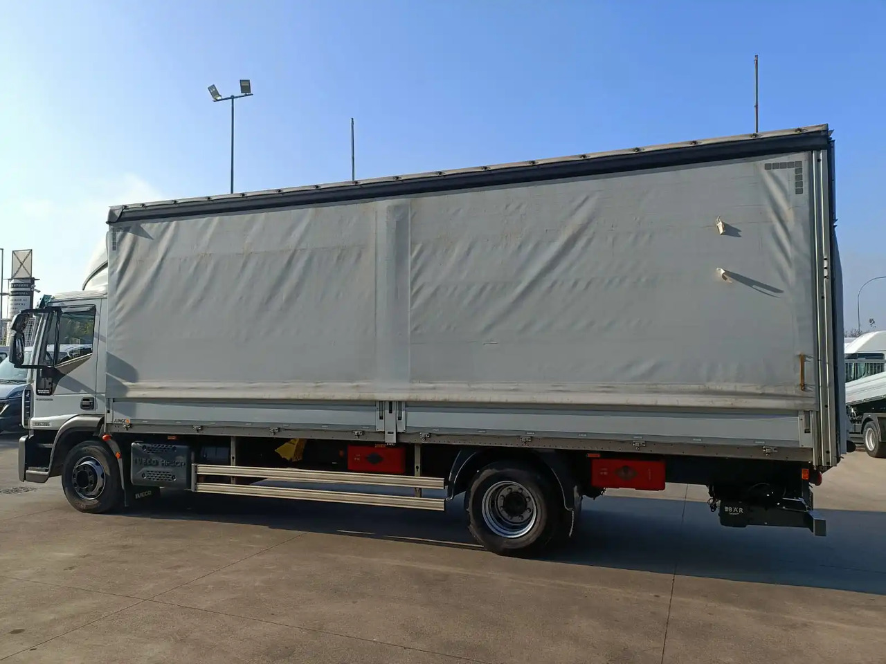 IVECO EUROCARGO 140E28P - Тентована вантажівка: фото 5 IVECO EUROCARGO 140E28P - Тентована вантажівка: фото 5