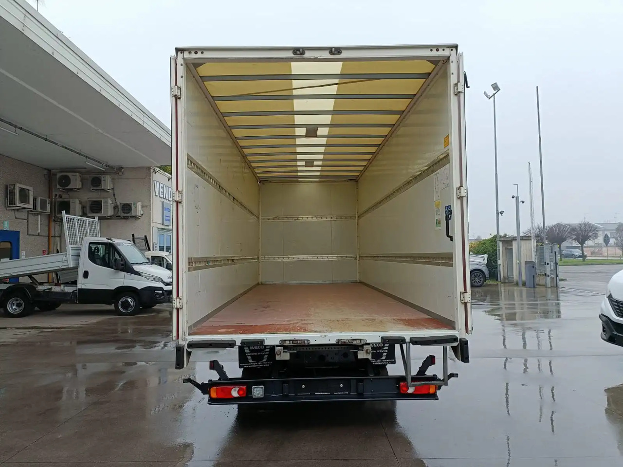 IVECO EUROCARGO 75E19 / 80E19 / 86E19 - Вантажівка з закритим кузовом: фото 5 IVECO EUROCARGO 75E19 / 80E19 / 86E19 - Вантажівка з закритим кузовом: фото 5