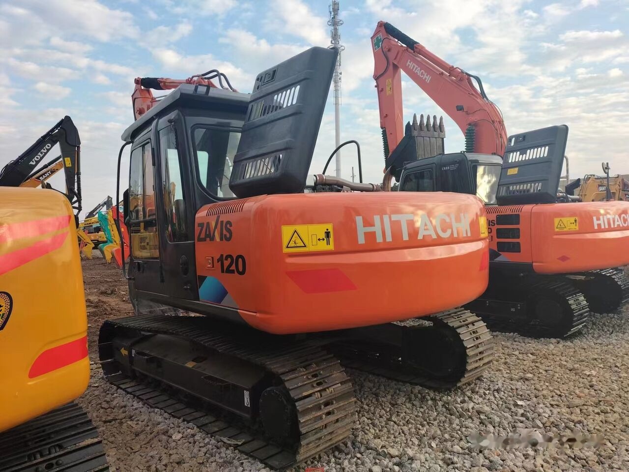 Hitachi ZX120 - Гусеничний екскаватор: фото 2 Hitachi ZX120 - Гусеничний екскаватор: фото 2