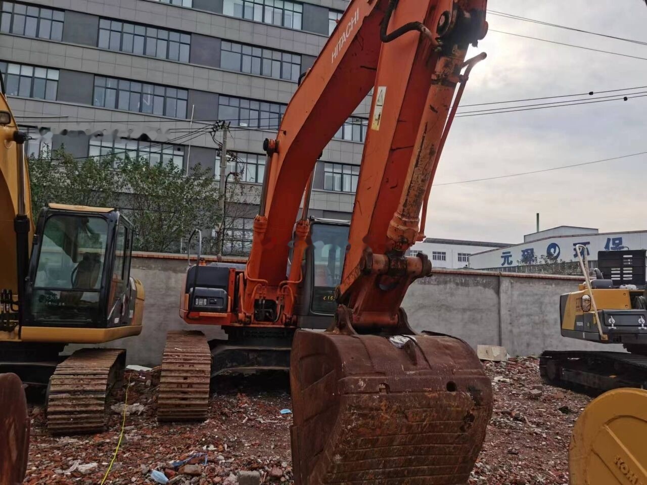 Hitachi ZX270 - Гусеничний екскаватор: фото 2 Hitachi ZX270 - Гусеничний екскаватор: фото 2