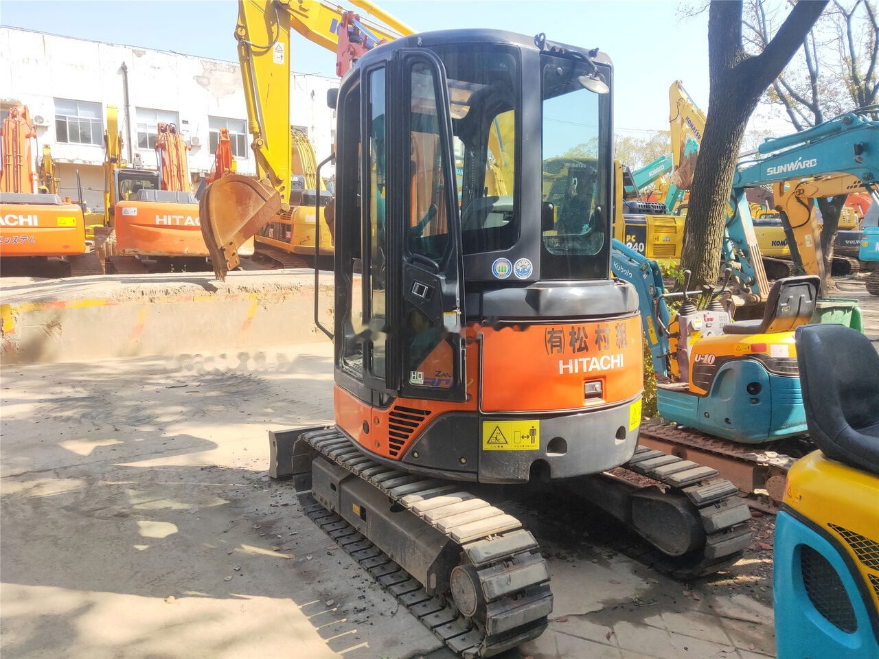 Hitachi ZX30 - Міні-екскаватор: фото 3 Hitachi ZX30 - Міні-екскаватор: фото 3