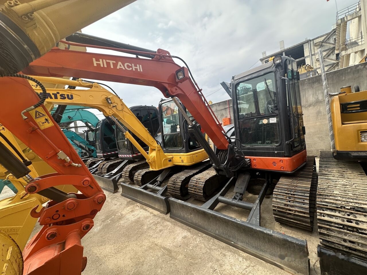 Hitachi ZX50U-2 - Міні-екскаватор: фото 2 Hitachi ZX50U-2 - Міні-екскаватор: фото 2