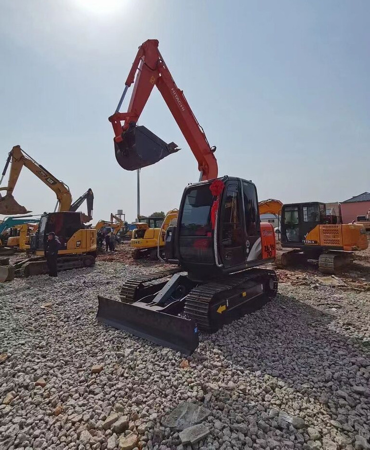 Hitachi ZX70 - Гусеничний екскаватор: фото 1 Hitachi ZX70 - Гусеничний екскаватор: фото 1