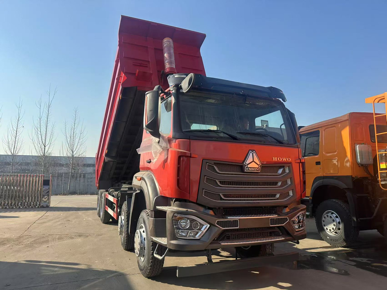 Howo HAOHAN DUMP TRUCK 8X4 - Самоскид вантажівка: фото 1 Howo HAOHAN DUMP TRUCK 8X4 - Самоскид вантажівка: фото 1