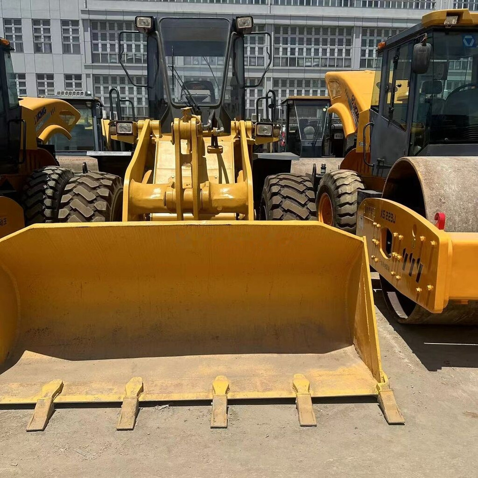 Komatsu WA320 - Колісний навантажувач: фото 1 Komatsu WA320 - Колісний навантажувач: фото 1