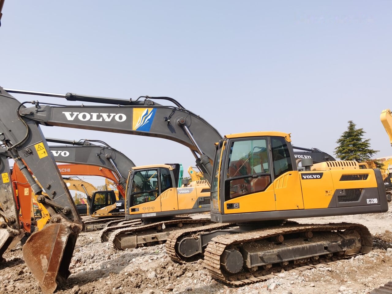 Volvo EC220 - Гусеничний екскаватор: фото 1 Volvo EC220 - Гусеничний екскаватор: фото 1