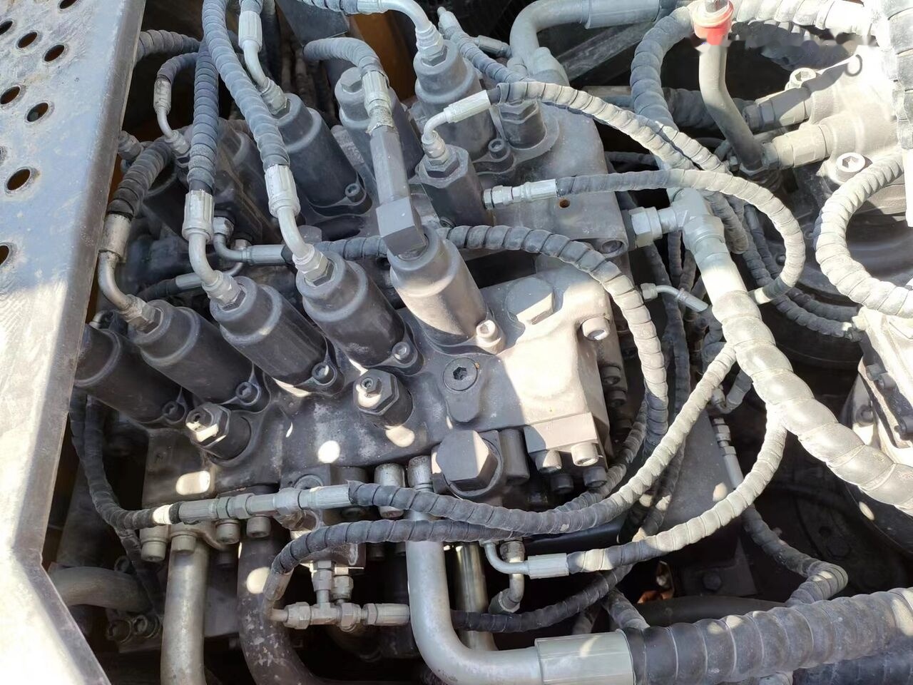 Гусеничний екскаватор Volvo EC480: фото 12