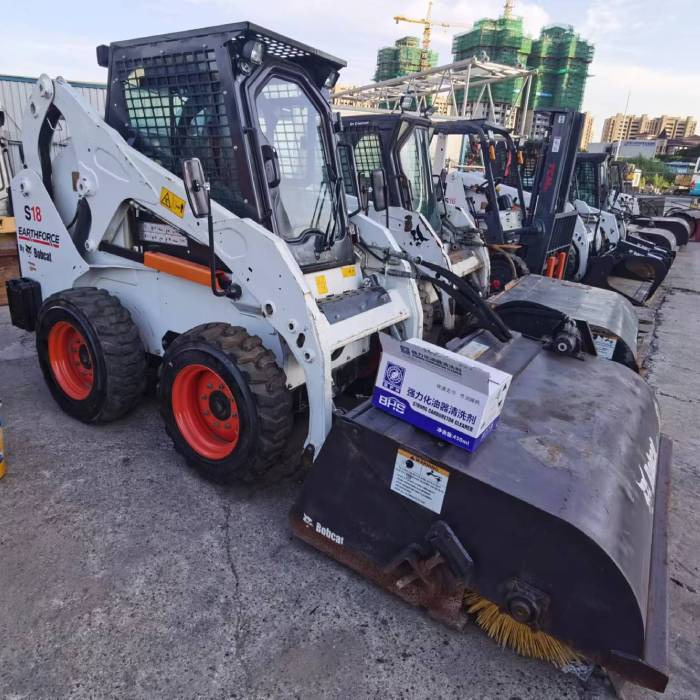 BOBCAT S18 - Міні-навантажувач: фото 1 BOBCAT S18 - Міні-навантажувач: фото 1