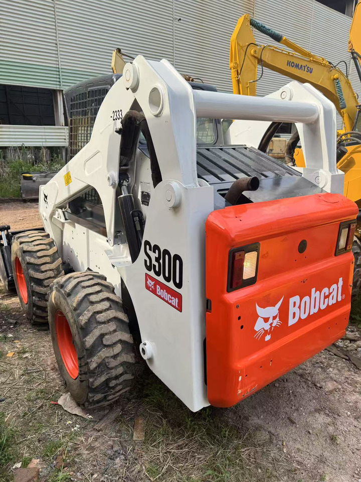 BOBCAT S300 - Міні-навантажувач: фото 1 BOBCAT S300 - Міні-навантажувач: фото 1