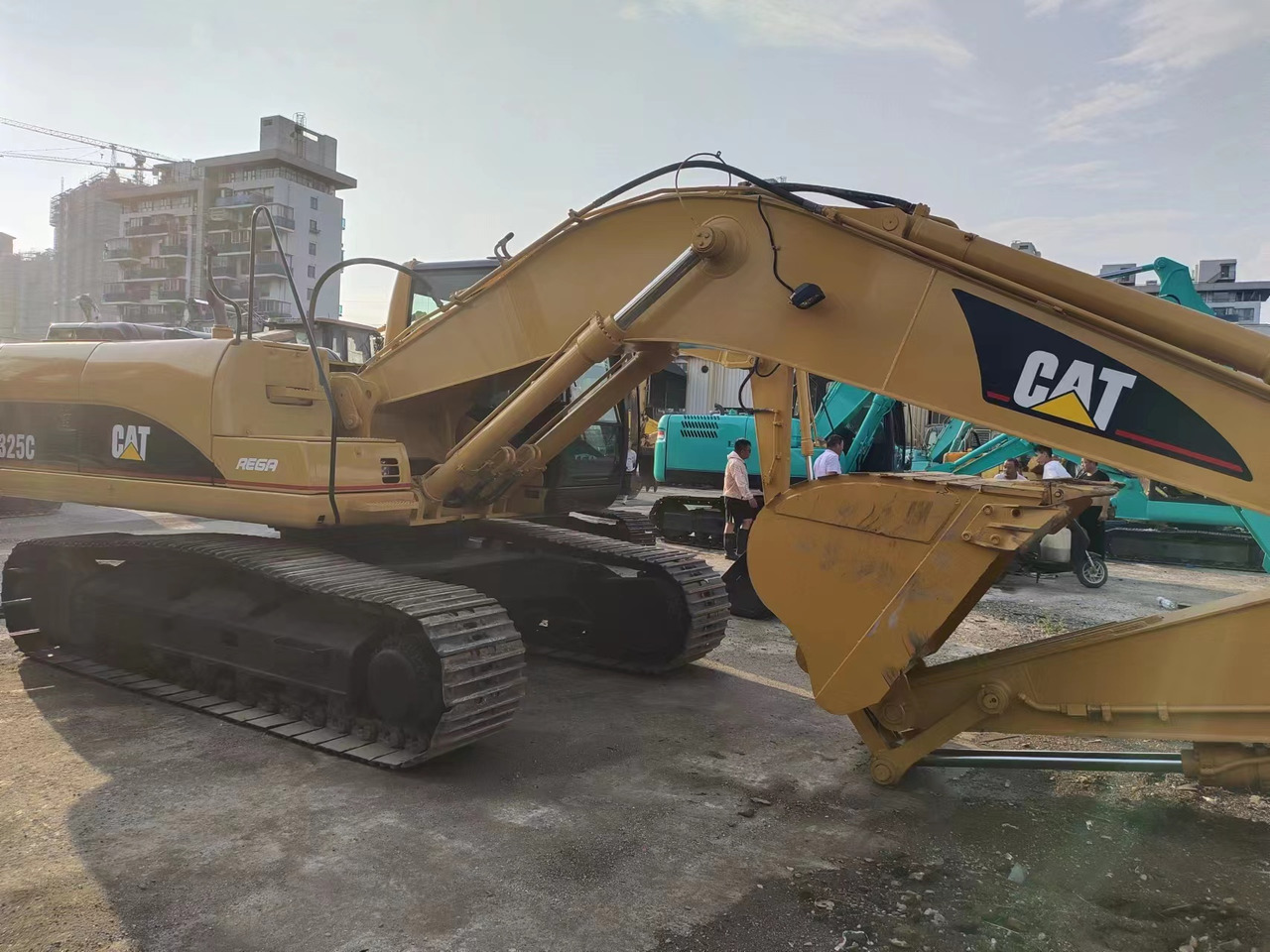 CATERPILLAR 325C - Гусеничний екскаватор: фото 3 CATERPILLAR 325C - Гусеничний екскаватор: фото 3