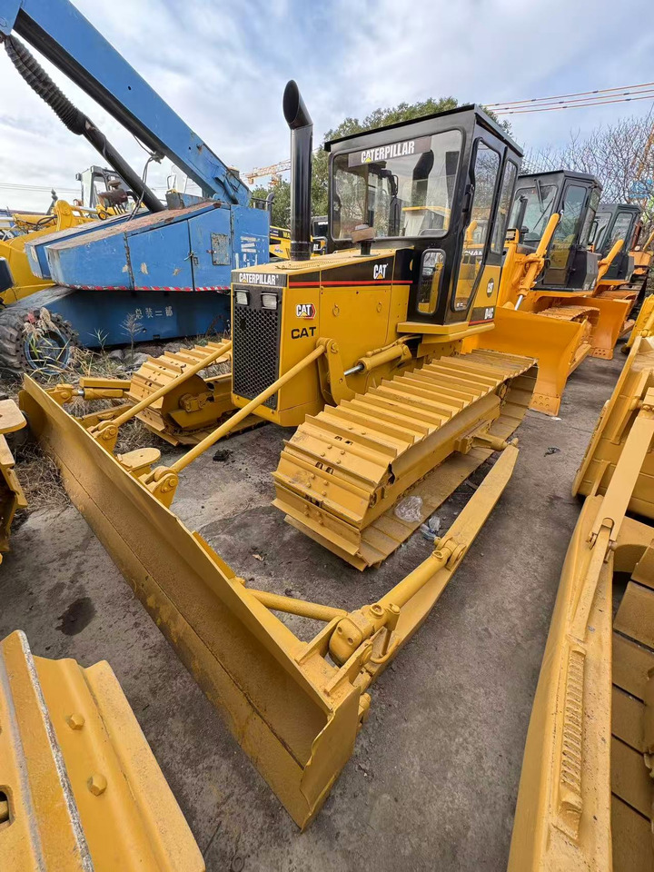 CATERPILLAR D4C - Бульдозер: фото 1 CATERPILLAR D4C - Бульдозер: фото 1