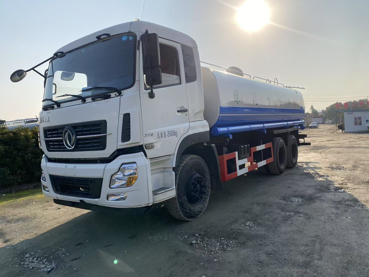 DONGFENG 20000L water truck Sprinkler - Вантажівка цистерна: фото 1 DONGFENG 20000L water truck Sprinkler - Вантажівка цистерна: фото 1