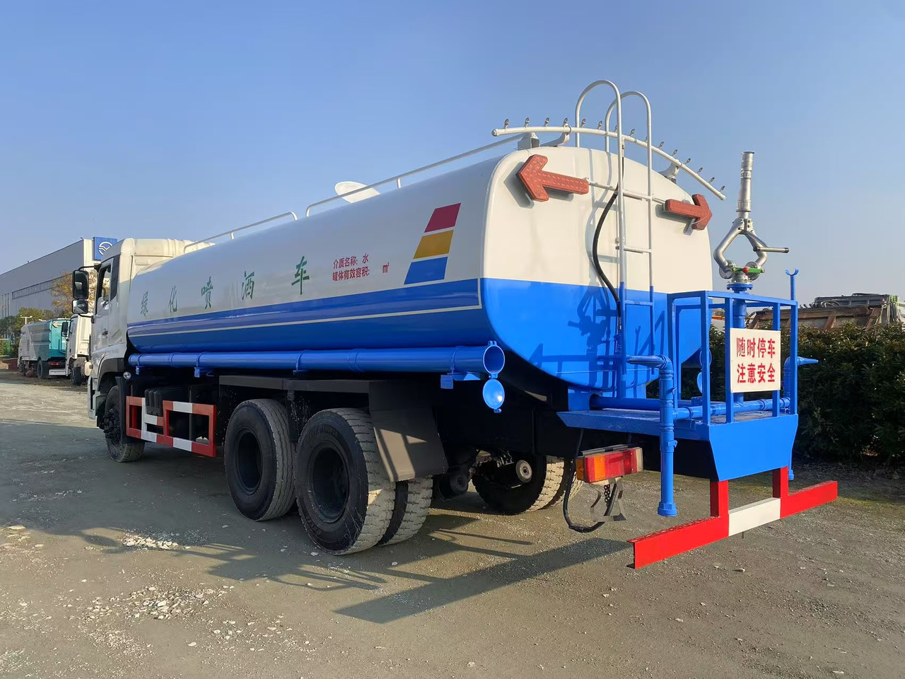 DONGFENG 20000L water truck Sprinkler - Вантажівка цистерна: фото 3 DONGFENG 20000L water truck Sprinkler - Вантажівка цистерна: фото 3