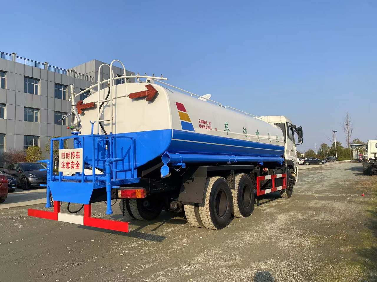 DONGFENG 20000L water truck Sprinkler - Вантажівка цистерна: фото 2 DONGFENG 20000L water truck Sprinkler - Вантажівка цистерна: фото 2
