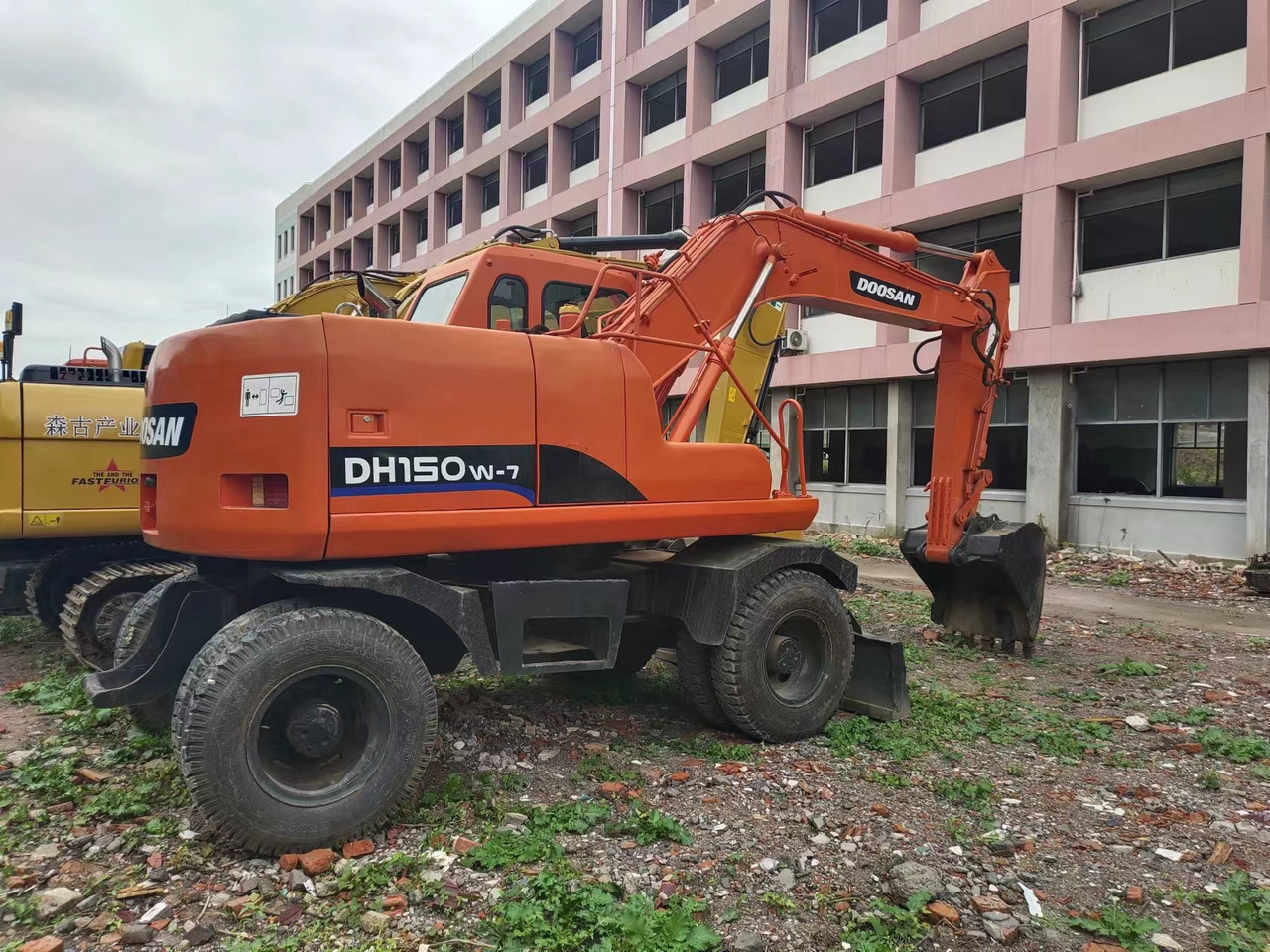 DOOSAN DH150W-7 - Колісний екскаватор: фото 5 DOOSAN DH150W-7 - Колісний екскаватор: фото 5