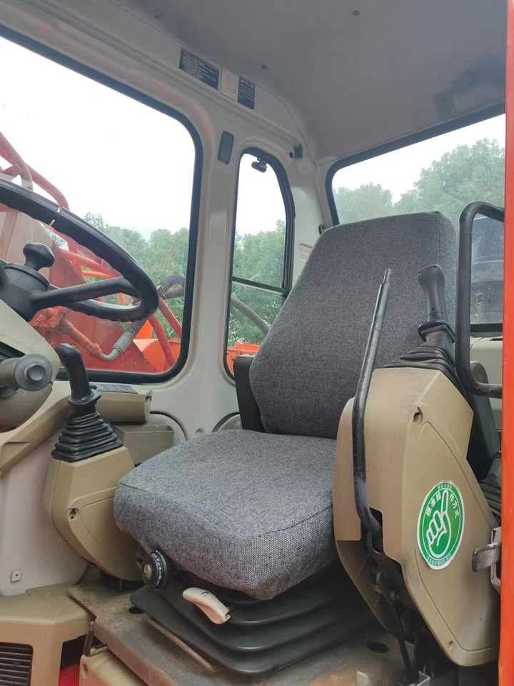 DOOSAN DH150W-7 - Колісний екскаватор: фото 4 DOOSAN DH150W-7 - Колісний екскаватор: фото 4