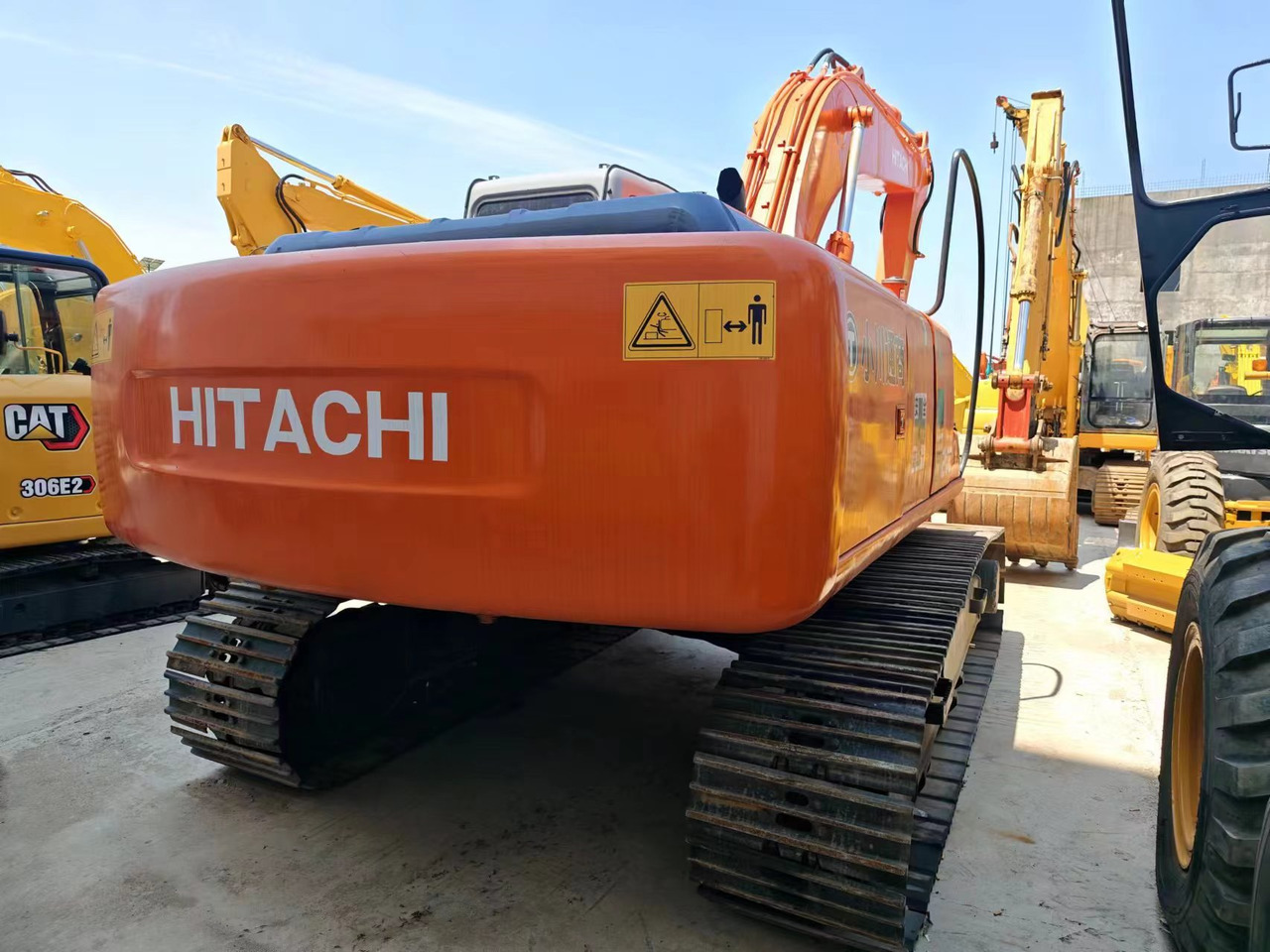 HITACHI EX200-5 - Гусеничний екскаватор: фото 2 HITACHI EX200-5 - Гусеничний екскаватор: фото 2