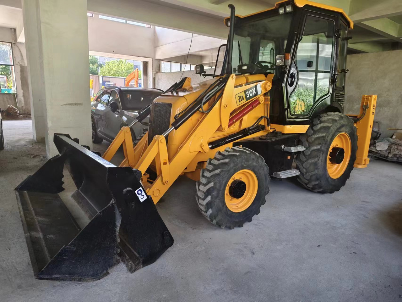 JCB 3CX - Екскаватор-навантажувач: фото 1 JCB 3CX - Екскаватор-навантажувач: фото 1