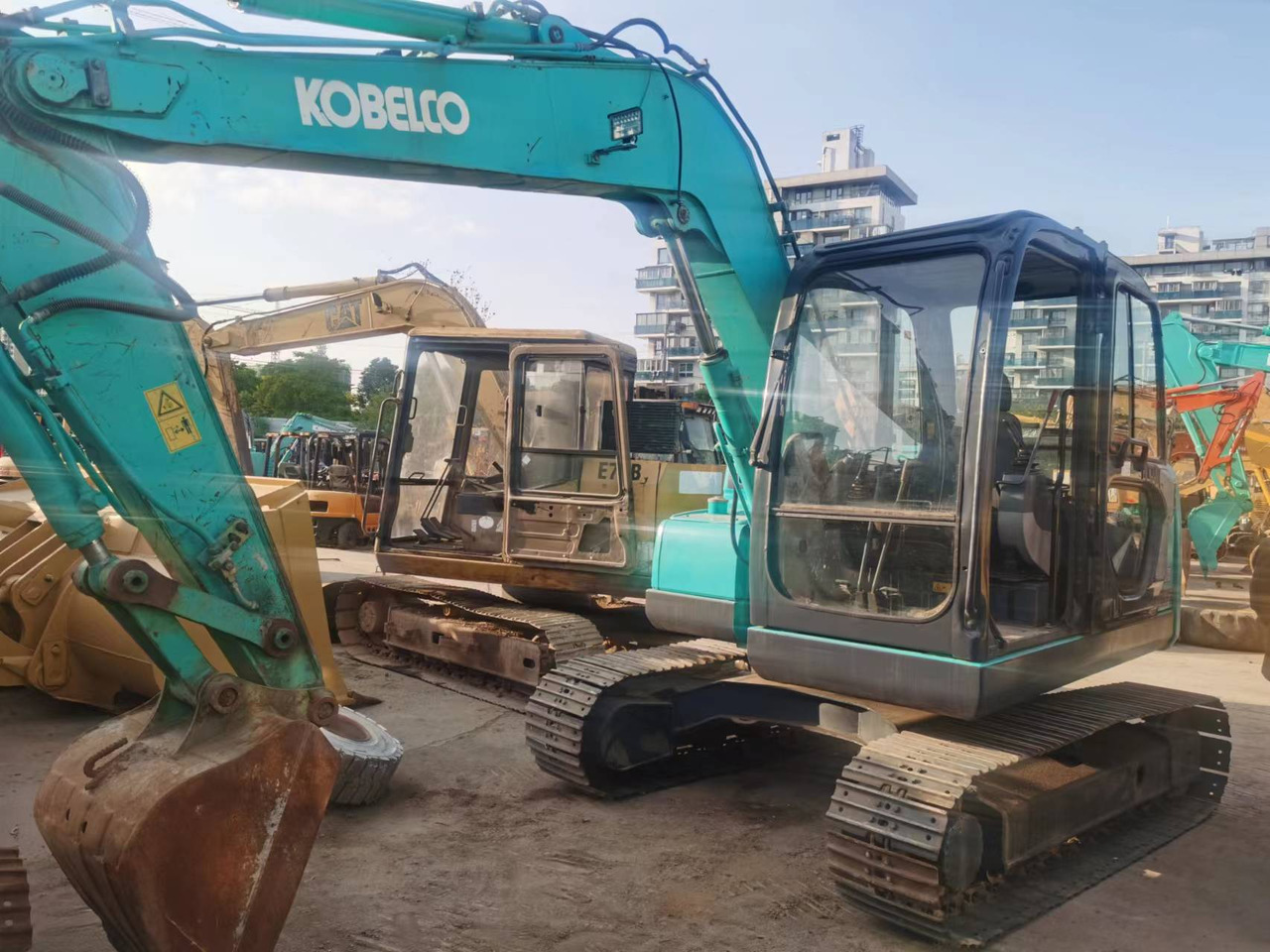 KOBELCO SK75 - Міні-екскаватор: фото 1 KOBELCO SK75 - Міні-екскаватор: фото 1