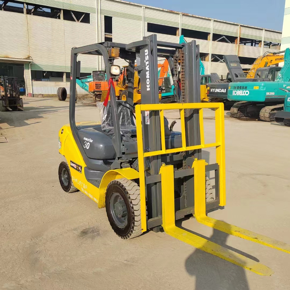 KOMATSU FD30 - Дизельний навантажувач: фото 1 KOMATSU FD30 - Дизельний навантажувач: фото 1