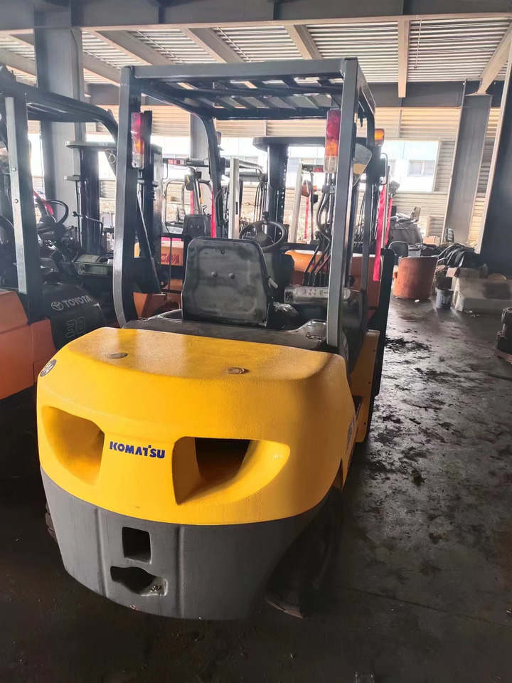 KOMATSU FD30T-17 - Дизельний навантажувач: фото 4 KOMATSU FD30T-17 - Дизельний навантажувач: фото 4