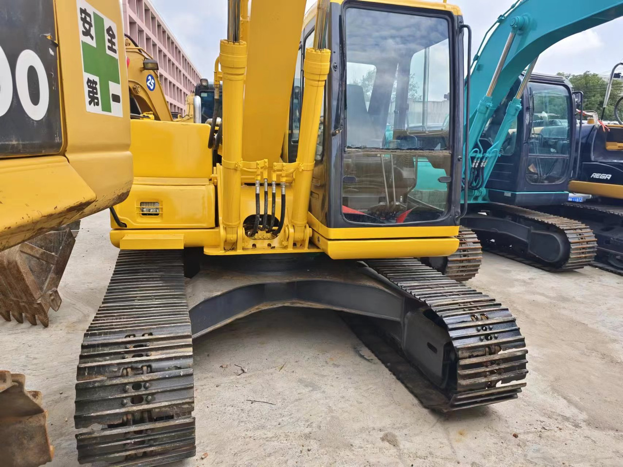 KOMATSU PC120-6 - Гусеничний екскаватор: фото 3 KOMATSU PC120-6 - Гусеничний екскаватор: фото 3