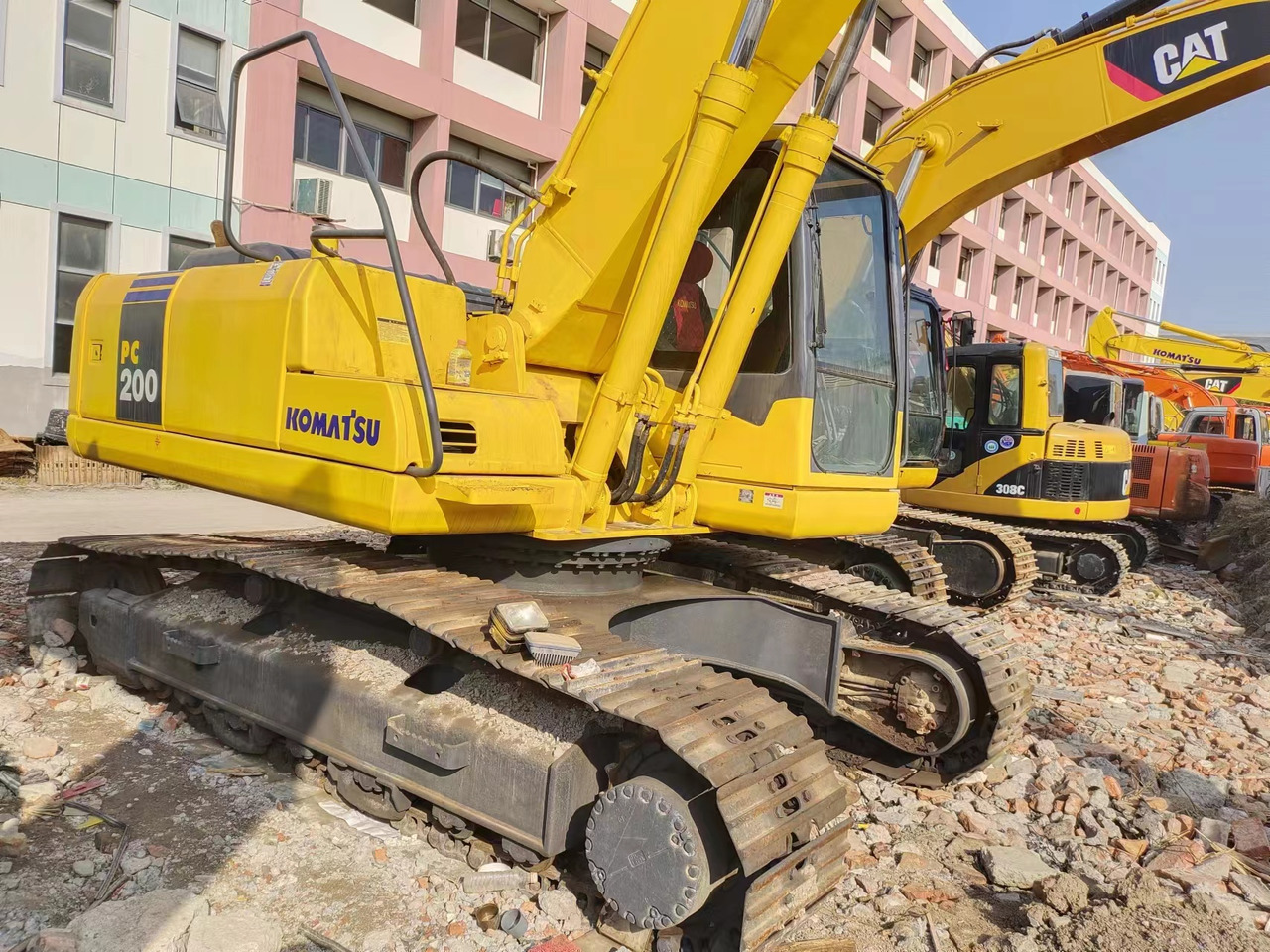 KOMATSU PC200-7 - Гусеничний екскаватор: фото 5 KOMATSU PC200-7 - Гусеничний екскаватор: фото 5