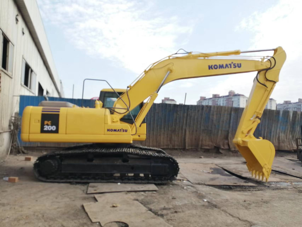 KOMATSU PC200-7 - Гусеничний екскаватор: фото 1 KOMATSU PC200-7 - Гусеничний екскаватор: фото 1