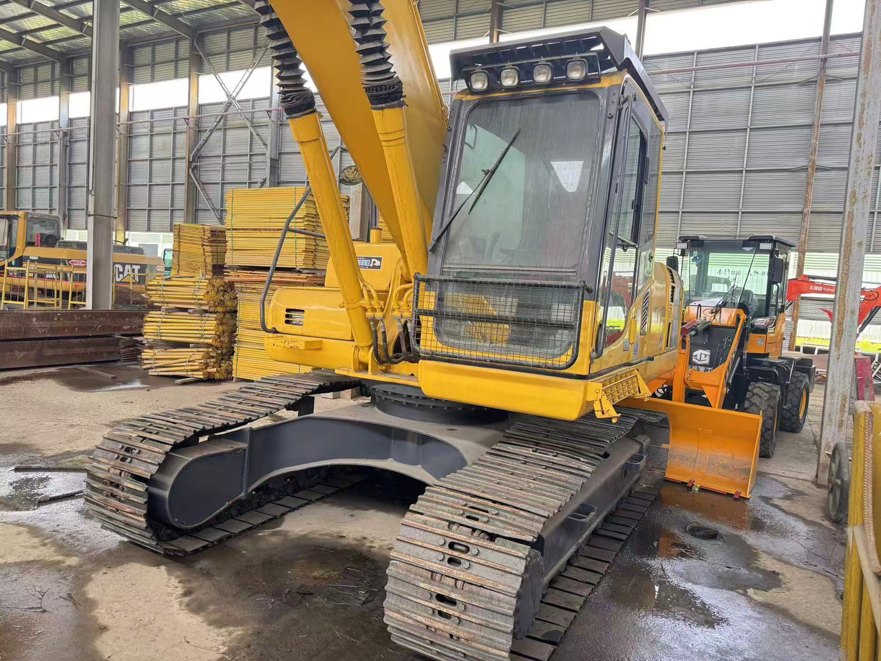 KOMATSU PC200-8 - Гусеничний екскаватор: фото 3 KOMATSU PC200-8 - Гусеничний екскаватор: фото 3