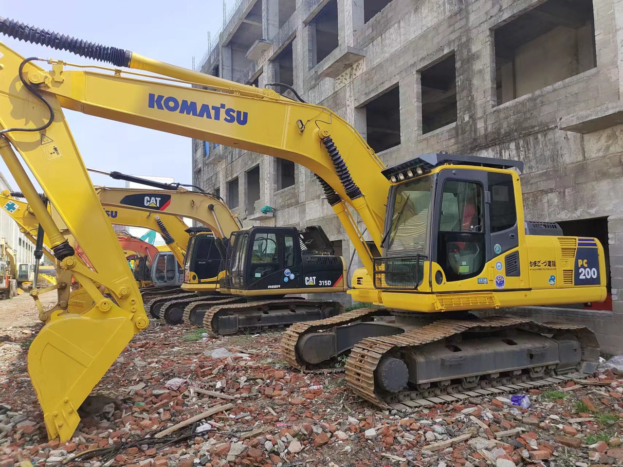 KOMATSU PC200-8 PC200-7 PC220-7 - Гусеничний екскаватор: фото 1 KOMATSU PC200-8 PC200-7 PC220-7 - Гусеничний екскаватор: фото 1