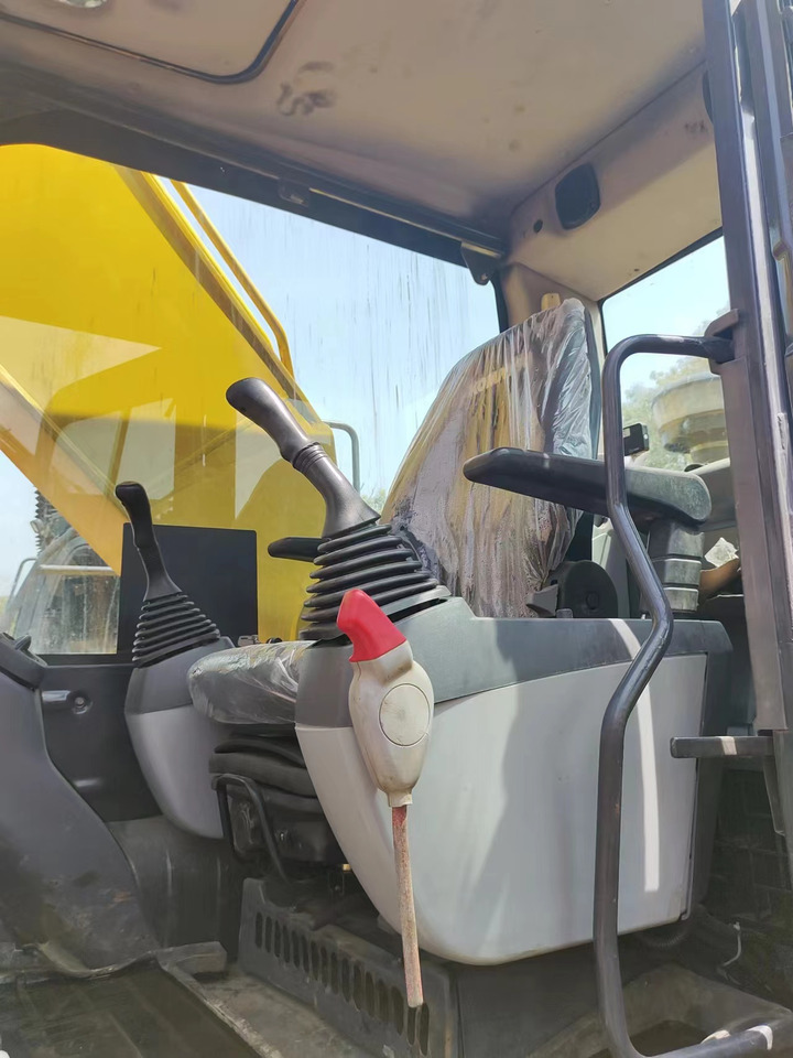 KOMATSU PC220-8 - Гусеничний екскаватор: фото 3 KOMATSU PC220-8 - Гусеничний екскаватор: фото 3