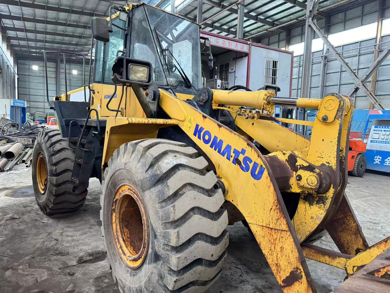 KOMATSU WA380Z-6 - Колісний навантажувач: фото 4 KOMATSU WA380Z-6 - Колісний навантажувач: фото 4