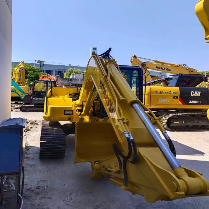 KOMATSU pc70-8 - Гусеничний екскаватор: фото 3 KOMATSU pc70-8 - Гусеничний екскаватор: фото 3