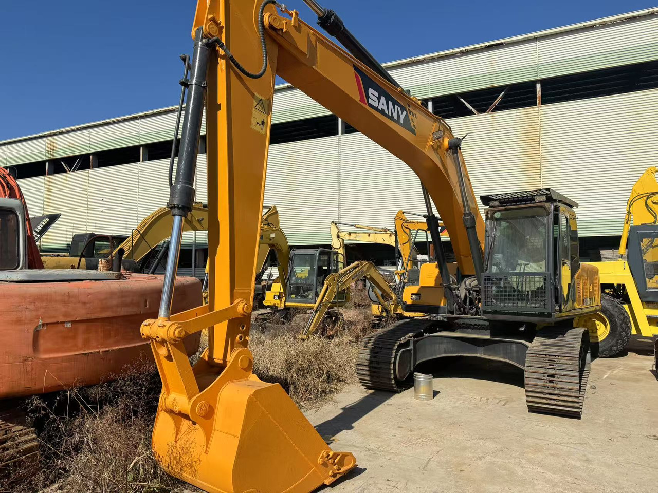 SANY SY215C - Гусеничний екскаватор: фото 1 SANY SY215C - Гусеничний екскаватор: фото 1
